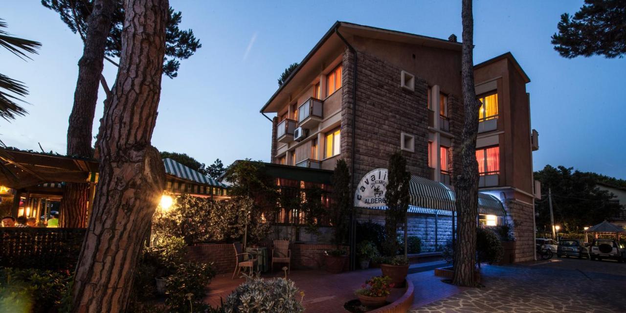 Hotel Il Cavaliere Nero Tirrenia Zewnętrze zdjęcie